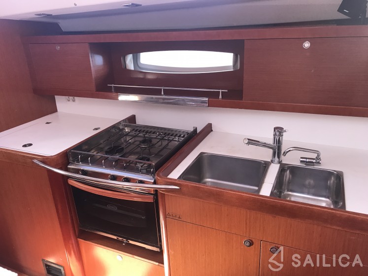 Oceanis 50 Family - Yacht Charter Sailica