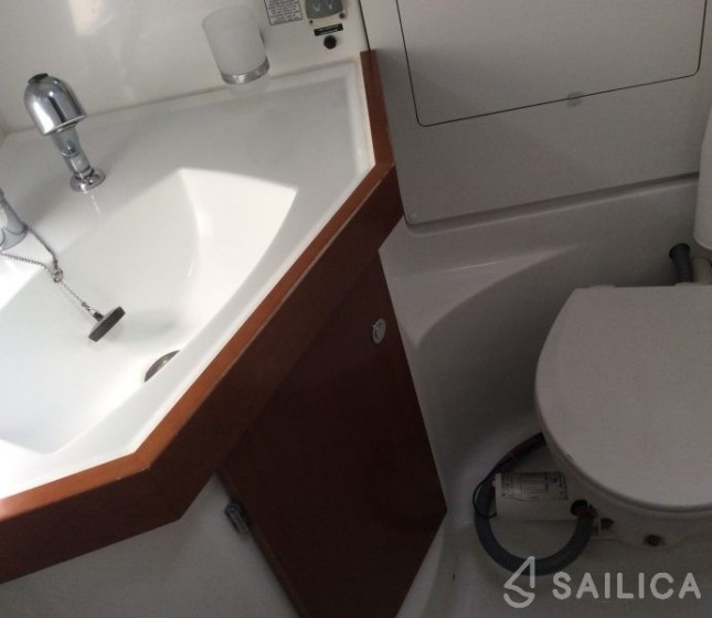 Oceanis 50 Family - Yacht Charter Sailica