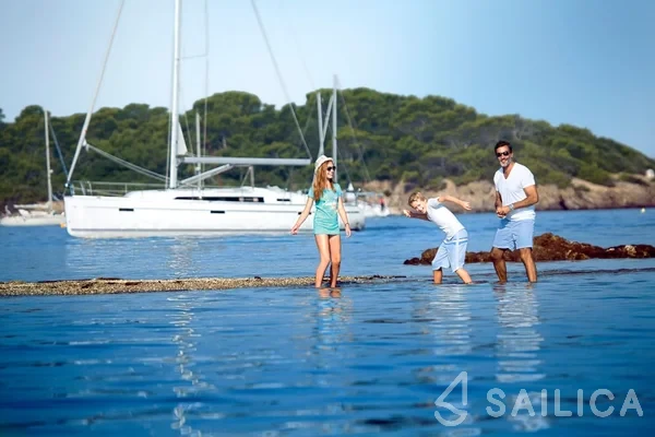 Bavaria 41 Cruiser - Yacht Charter Sailica