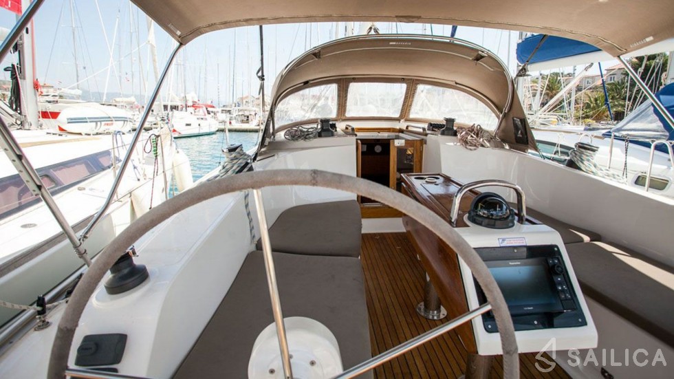 Bavaria 41 Cruiser - Yacht Charter Sailica