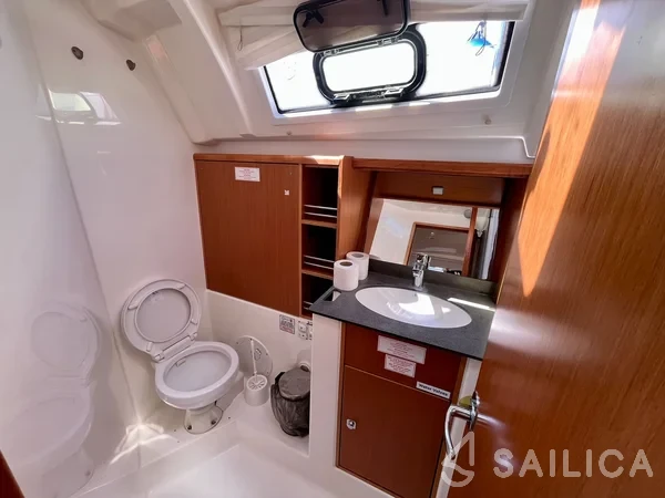Bavaria 41 Cruiser - Yacht Charter Sailica