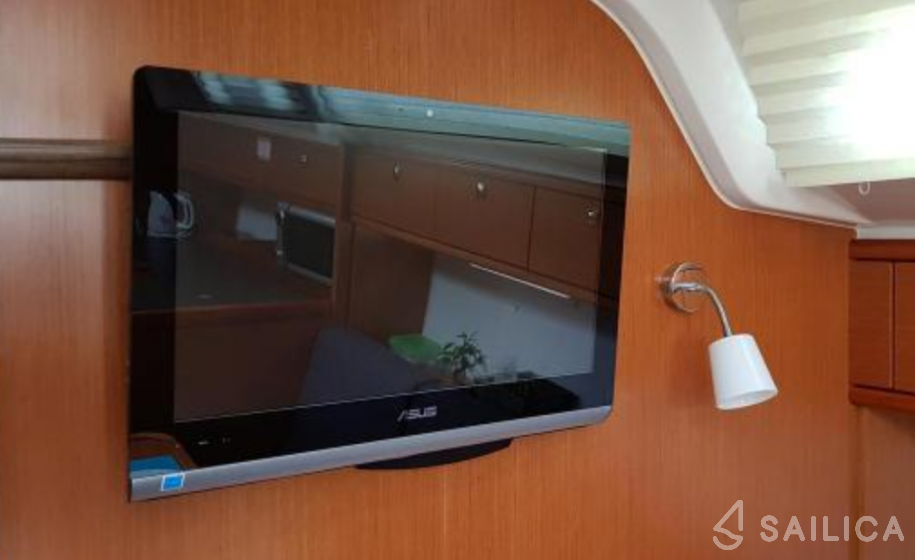 Bavaria 37 Cruiser - Yacht Charter Sailica