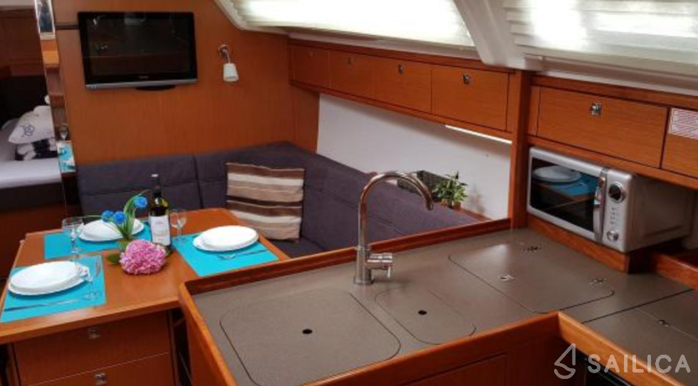 Bavaria 37 Cruiser - Yacht Charter Sailica
