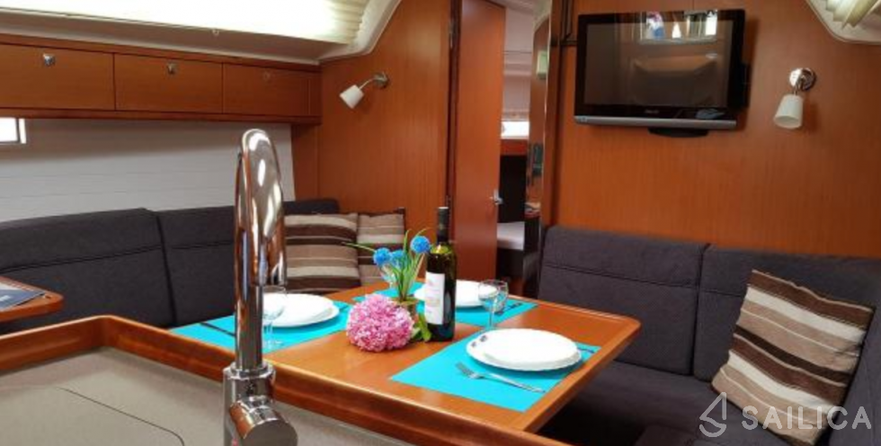 Bavaria 37 Cruiser - Yacht Charter Sailica