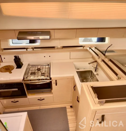 Jeanneau 64 - Yacht Charter Sailica