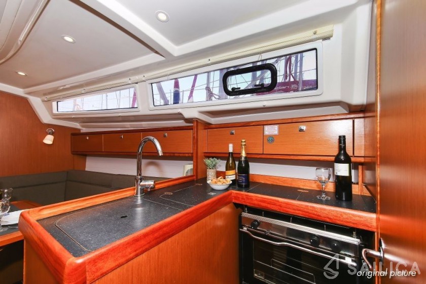 Bavaria 33 Cruiser - Yacht Charter Sailica