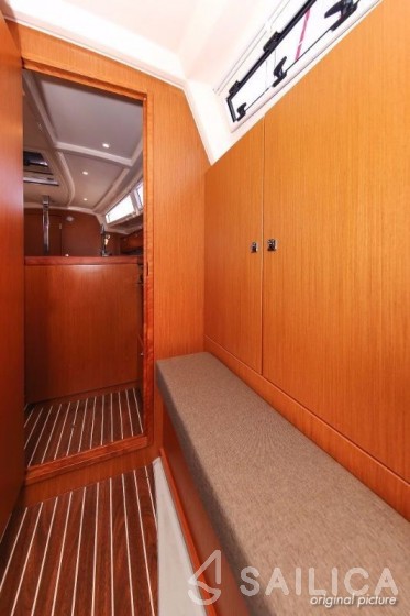 Bavaria 33 Cruiser - Yacht Charter Sailica