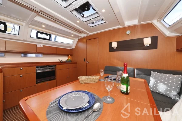 Bavaria 46 Cruiser - Yacht Charter Sailica