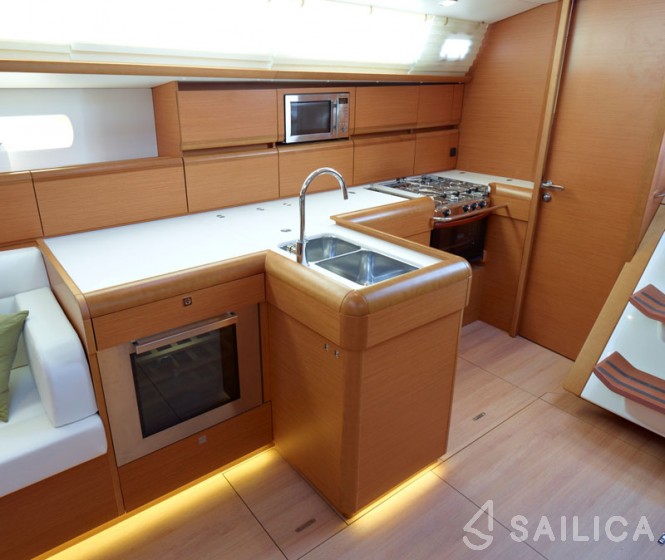 Sun Odyssey 519 - Yacht Charter Sailica