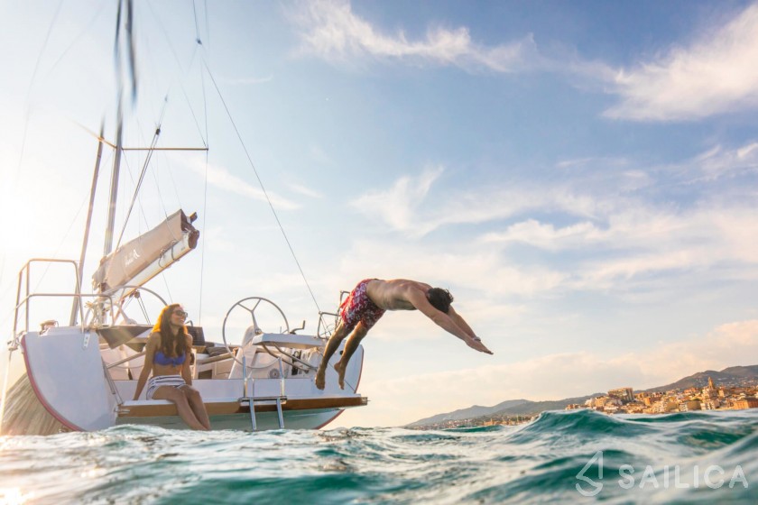 Hanse 388 - Yacht Charter Sailica