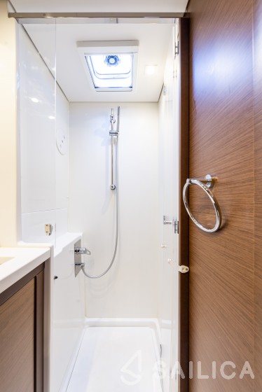 Lagoon 450  Flybridge - Yacht Charter Sailica