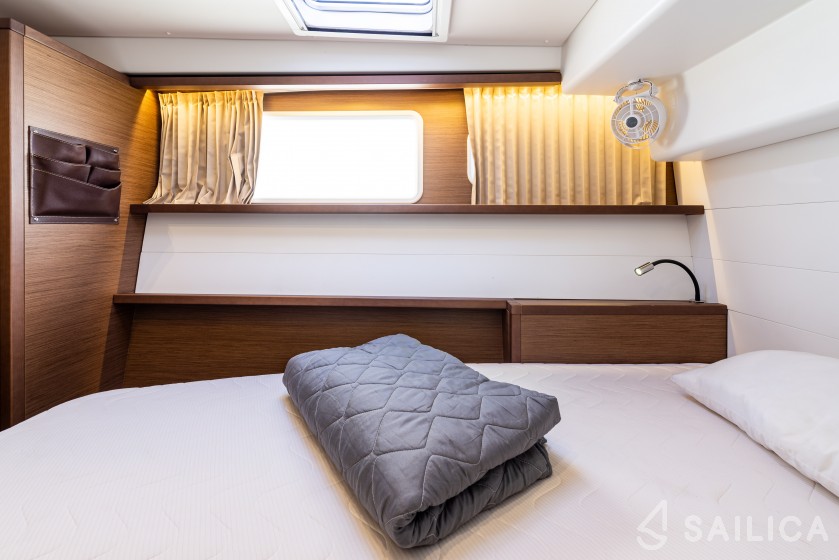 Lagoon 450  Flybridge - Yacht Charter Sailica