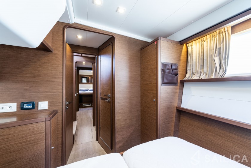 Lagoon 450  Flybridge - Yacht Charter Sailica