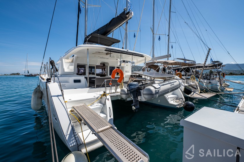 Lagoon 450  Flybridge - Yacht Charter Sailica