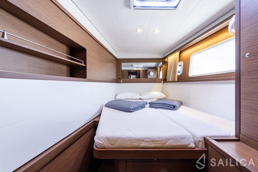 Lagoon 450  Flybridge - Yacht Charter Sailica
