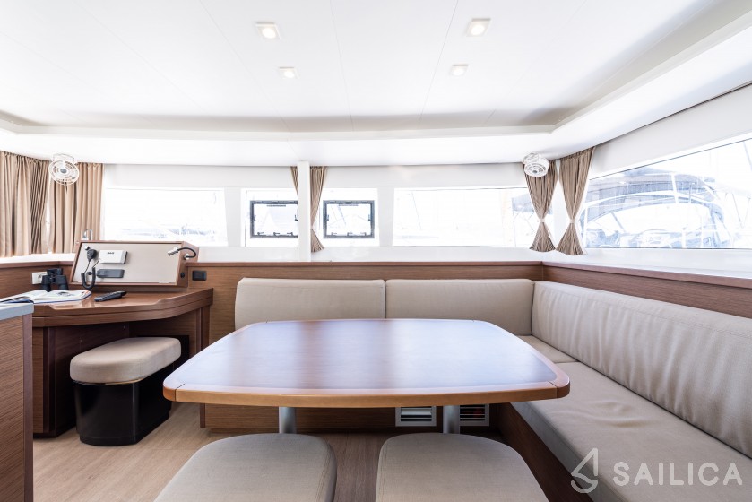 Lagoon 450  Flybridge - Yacht Charter Sailica