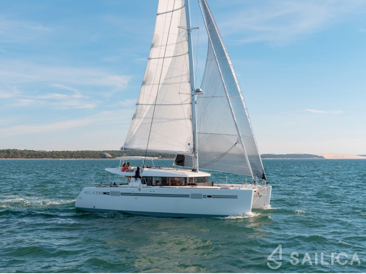 Lagoon 450  Flybridge - Yacht Charter Sailica