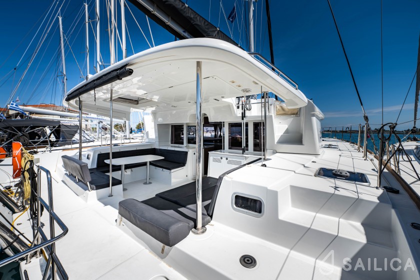 Lagoon 450  Flybridge - Yacht Charter Sailica