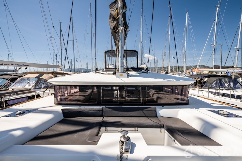 Lagoon 450  Flybridge - Yacht Charter Sailica