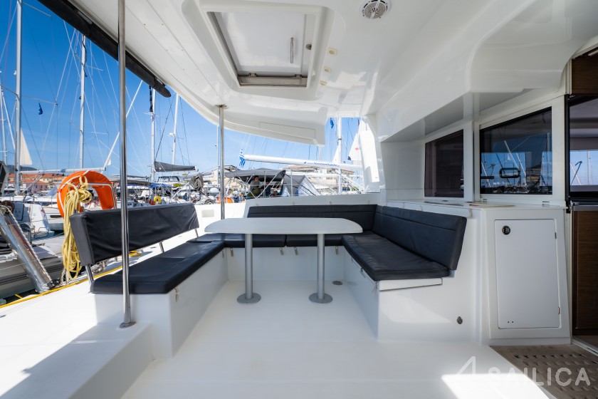Lagoon 450  Flybridge - Yacht Charter Sailica