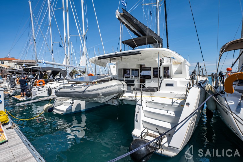 Lagoon 450  Flybridge - Yacht Charter Sailica