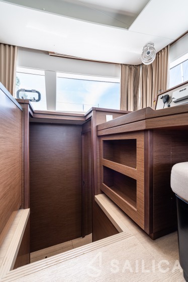 Lagoon 450  Flybridge - Yacht Charter Sailica