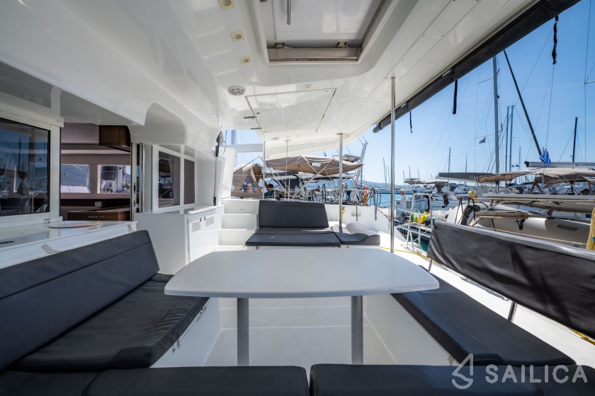 Lagoon 450  Flybridge - Yacht Charter Sailica