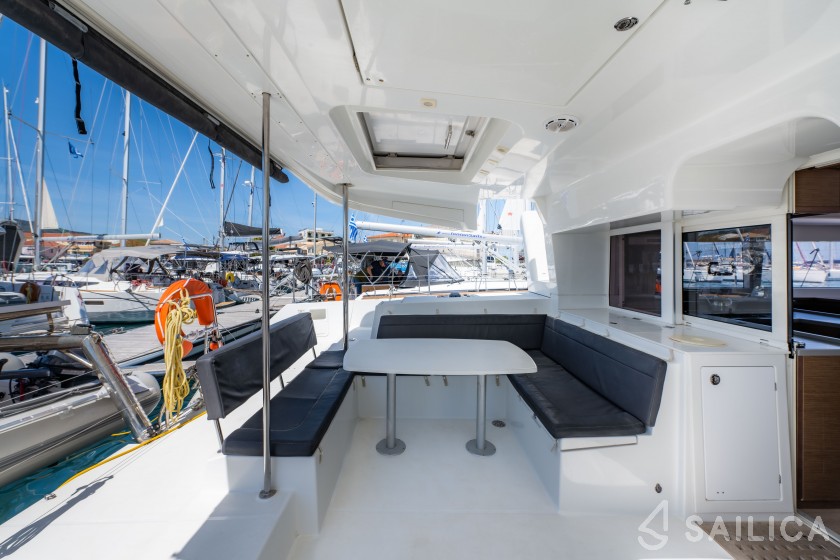 Lagoon 450  Flybridge - Yacht Charter Sailica