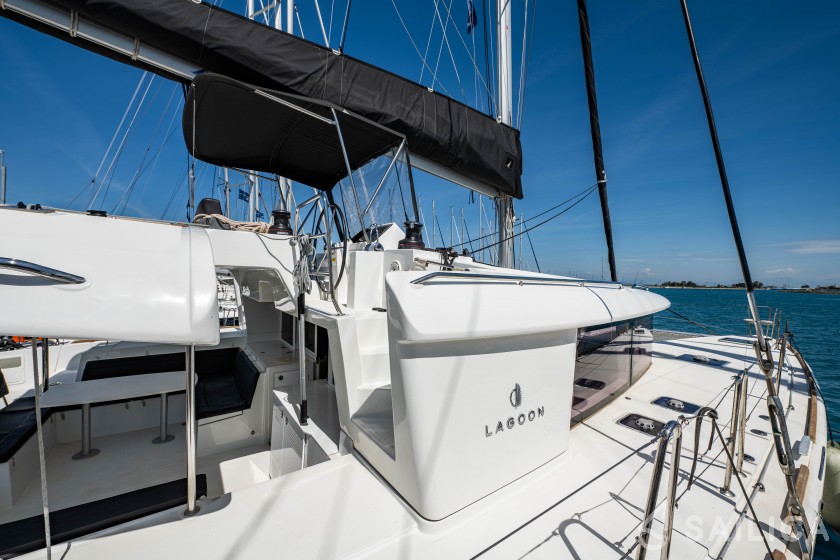 Lagoon 450  Flybridge - Yacht Charter Sailica