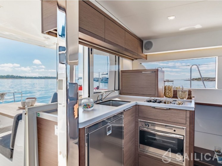 Lagoon 40 - Yacht Charter Sailica