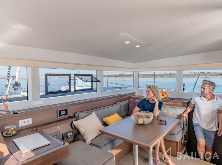 Lagoon 40 - Yacht Charter Sailica