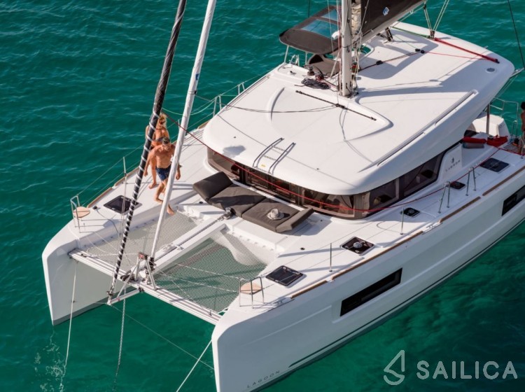Lagoon 40 - Yacht Charter Sailica
