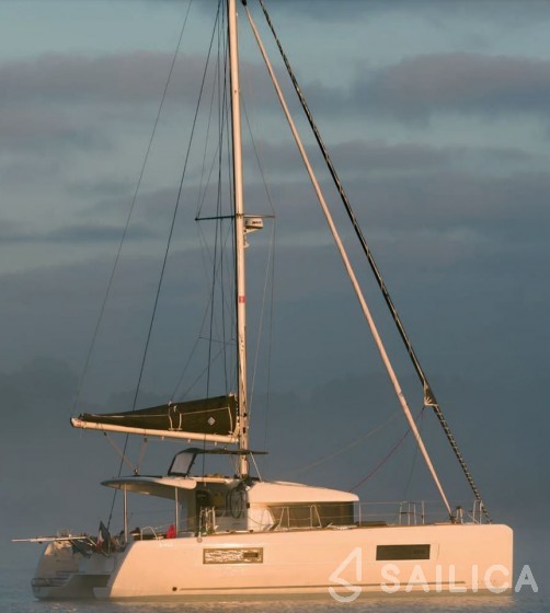 Lagoon 40 - Yacht Charter Sailica