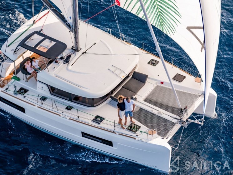 Lagoon 40 - Yacht Charter Sailica