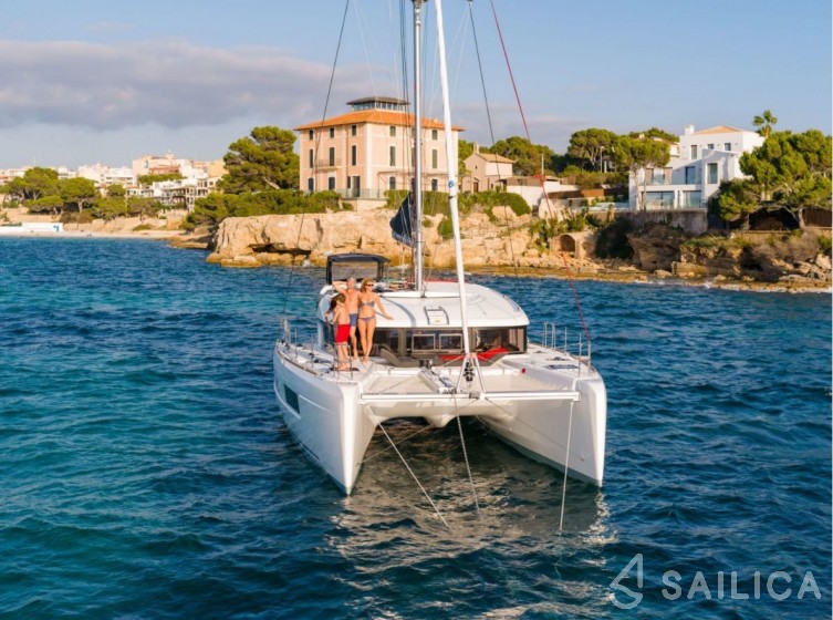 Lagoon 40 - Yacht Charter Sailica