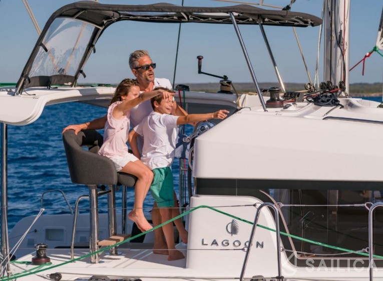 Lagoon 40 - Yacht Charter Sailica