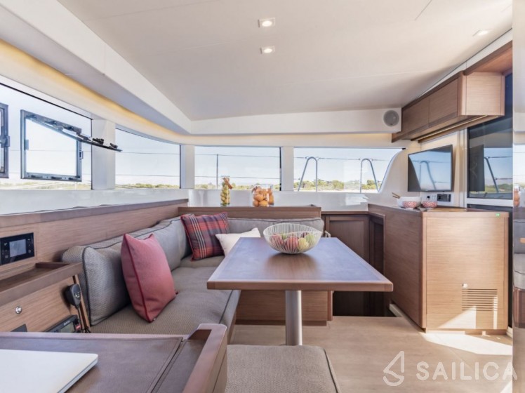 Lagoon 40 - Yacht Charter Sailica