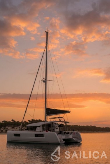 Lagoon 40 - Yacht Charter Sailica