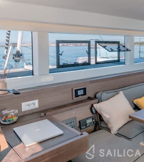Lagoon 40 - Yacht Charter Sailica