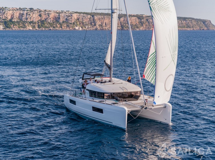 Lagoon 40 - Yacht Charter Sailica