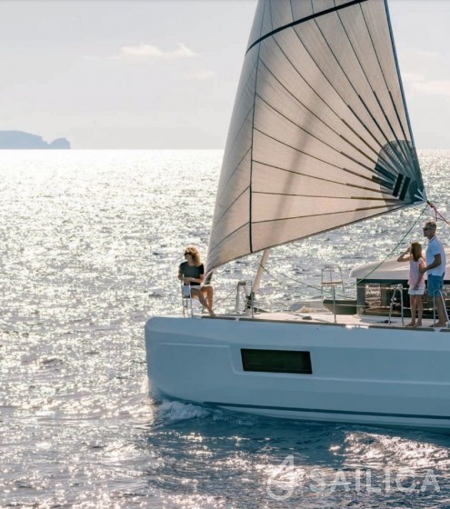 Lagoon 40 - Yacht Charter Sailica