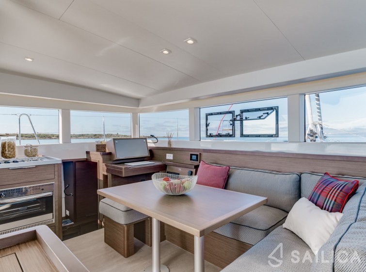 Lagoon 40 - Yacht Charter Sailica