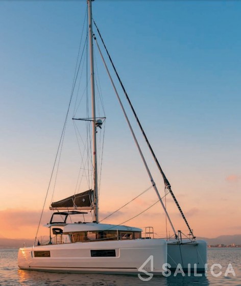 Lagoon 40 - Yacht Charter Sailica