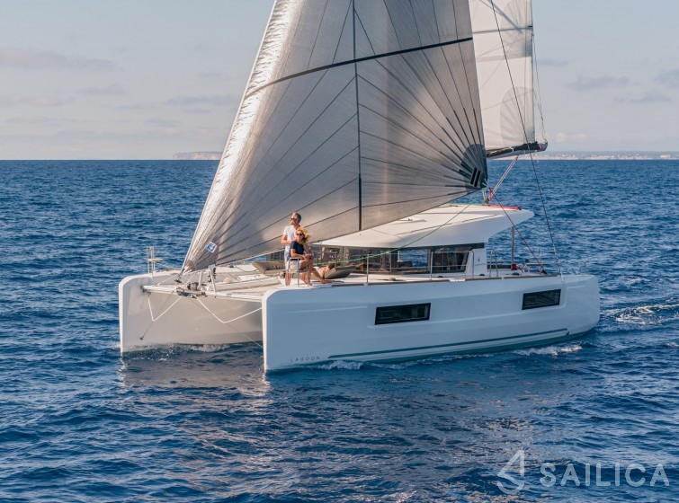 Lagoon 40 - Yacht Charter Sailica