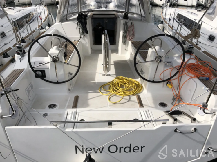 Oceanis 38.1 - Yacht Charter Sailica