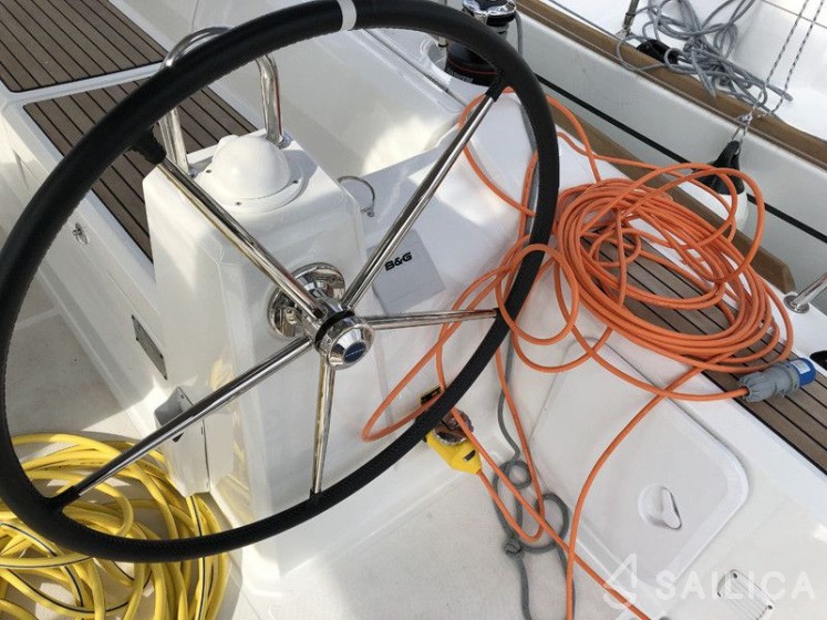 Oceanis 38.1 - Yacht Charter Sailica