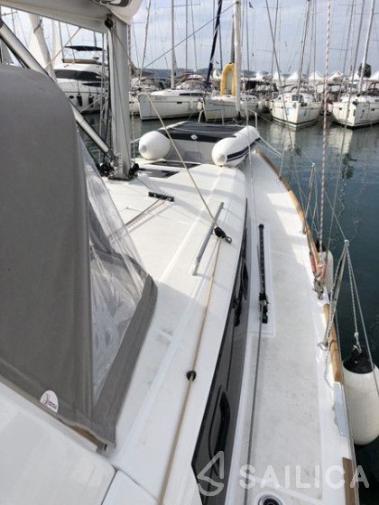 Oceanis 38.1 - Yacht Charter Sailica
