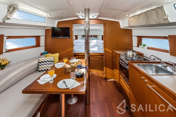 Oceanis 38.1 - Yacht Charter Sailica