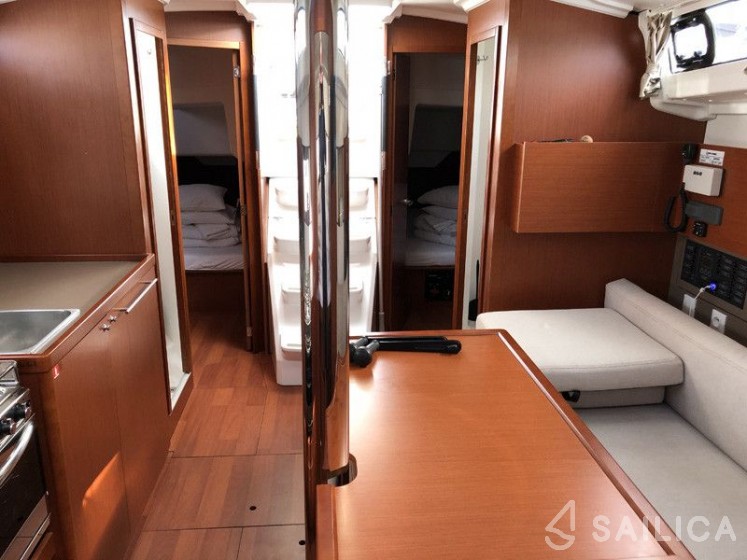 Oceanis 38.1 - Yacht Charter Sailica