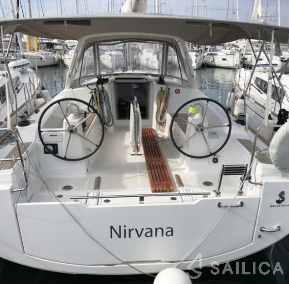 Oceanis 38.1 - Yacht Charter Sailica